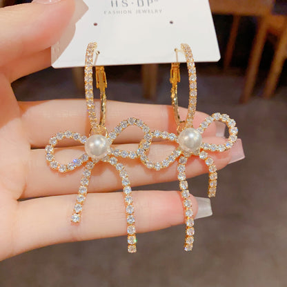 珍珠蝴蝶結誇張耳扣－商品主圖｜https://igowo.tw/