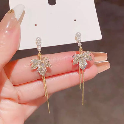 S925鋯石楓葉流蘇耳墜－商品主圖｜https://igowo.tw/