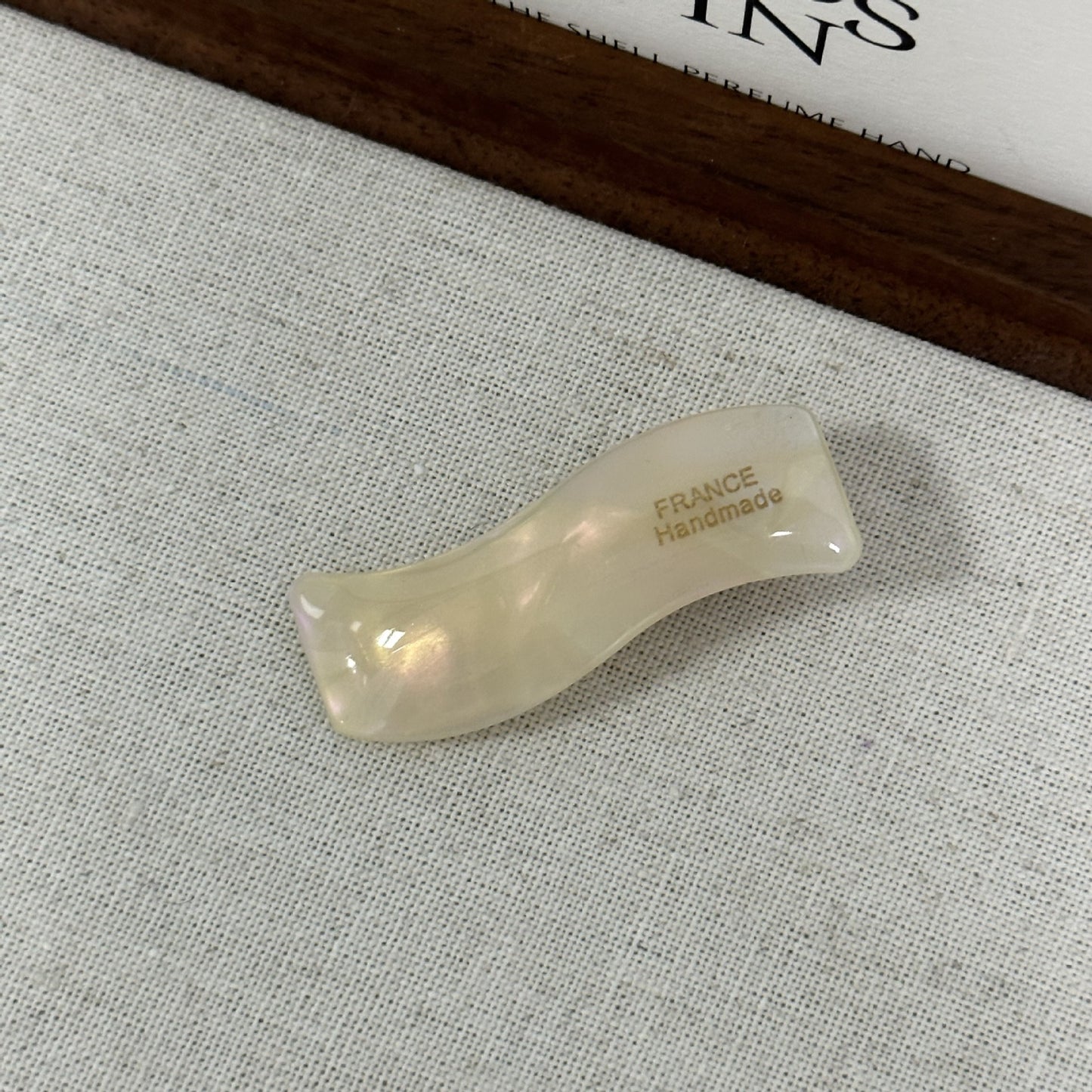 醋酸板材波浪髮夾－淺玳瑁款細節｜https://igowo.tw/