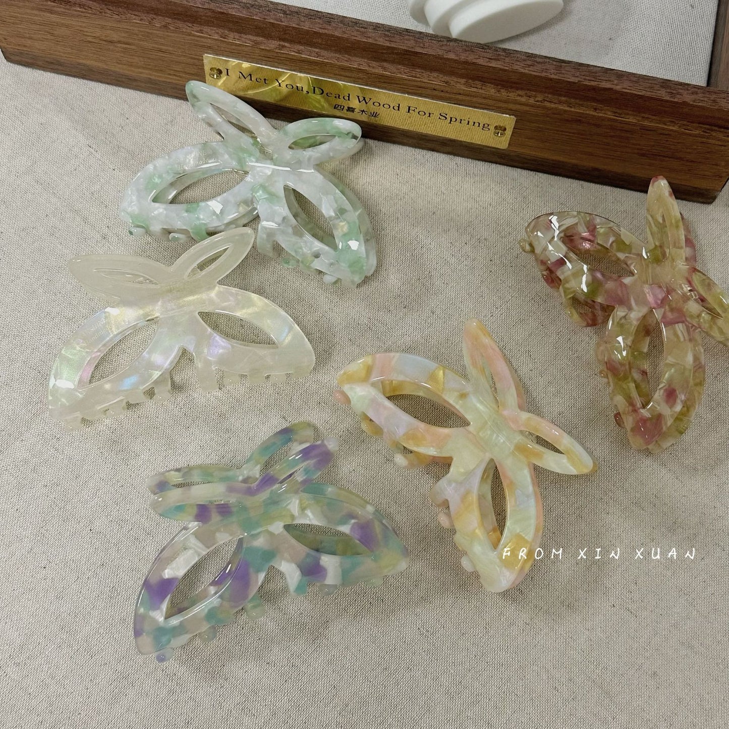 醋酸板材蝴蝶鯊魚夾－綠色款實拍｜https://igowo.tw/