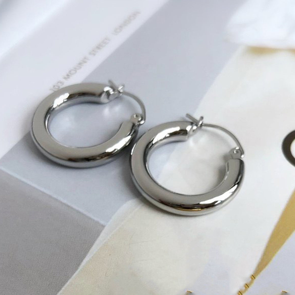 金屬素圈耳扣－金色B款細節1｜https://igowo.tw/