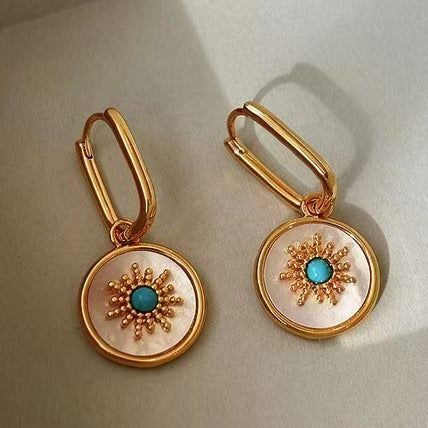 金色貝母花朵復古耳扣－商品主圖｜https://igowo.tw/