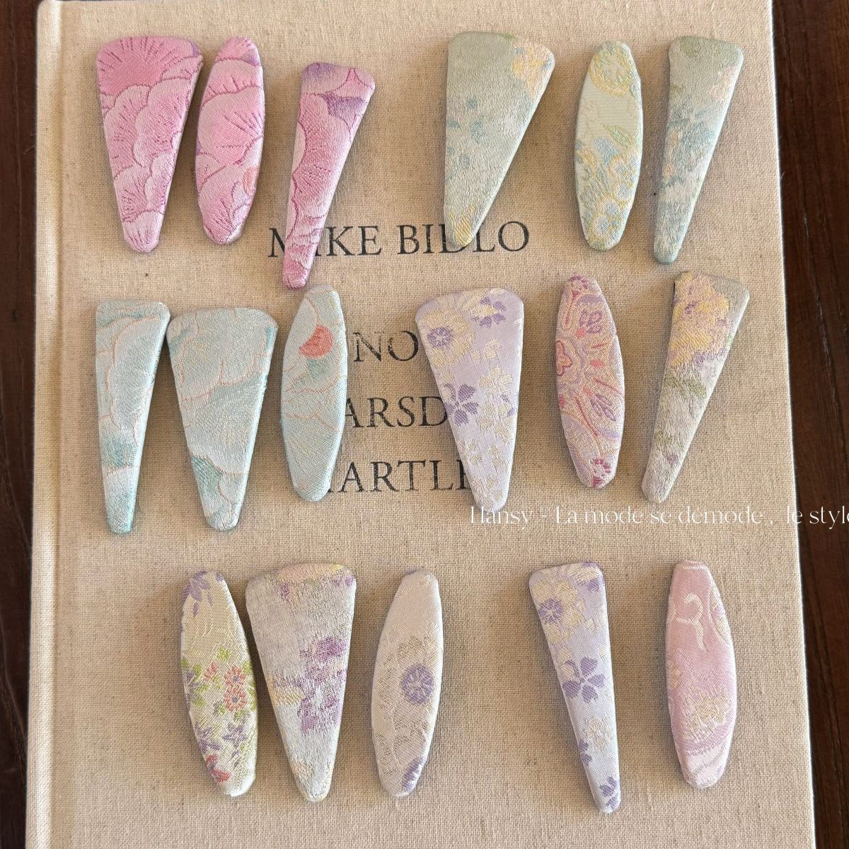 布面碎花復古髮夾－商品主圖｜https://igowo.tw/