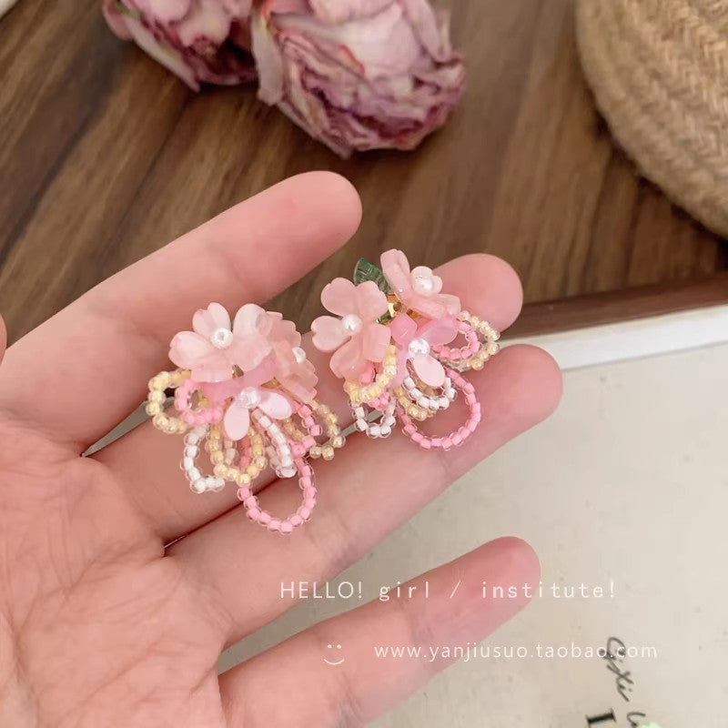 粉色串珠花朵耳環