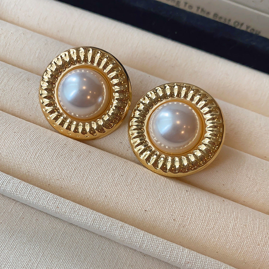 珍珠金屬橢圓復古耳釘－細節特寫5｜https://igowo.tw/