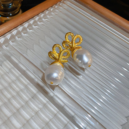 金色珍珠幾何電鍍耳釘－細節特寫4｜https://igowo.tw/