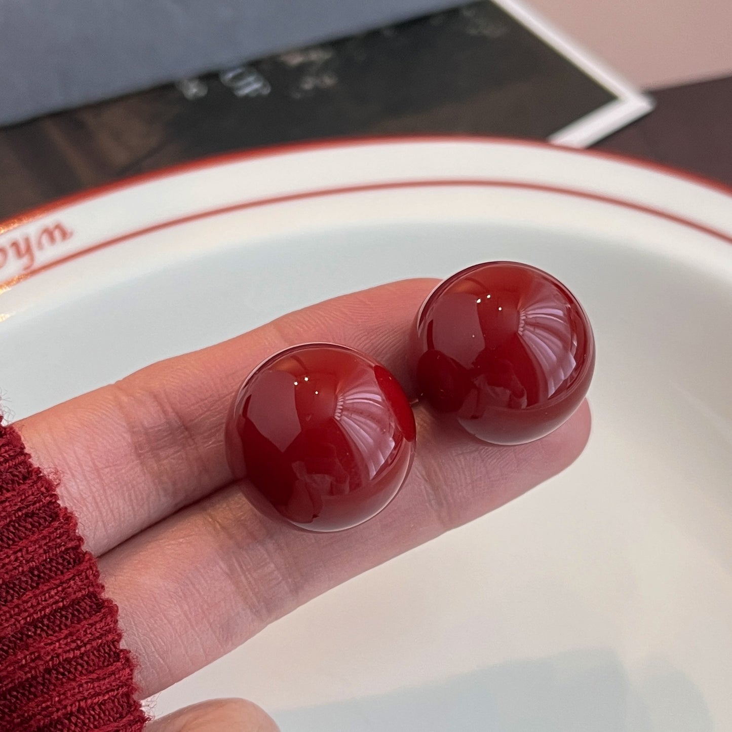 紅色銀針圓珠耳環