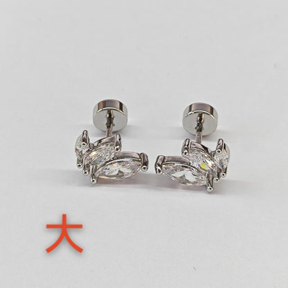 金色鋯石小巧耳釘－細節特寫125｜https://igowo.tw/