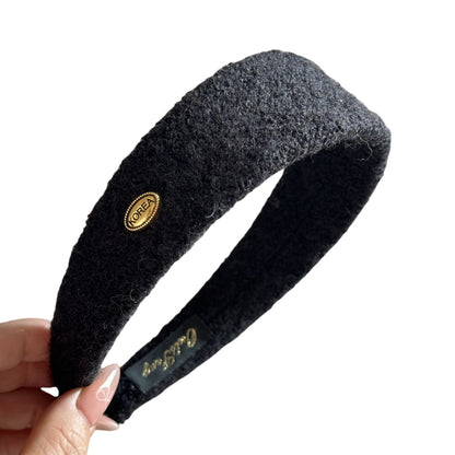 絨面寬版髮箍－毛呢寬版箍-黑色款細節｜https://igowo.tw/