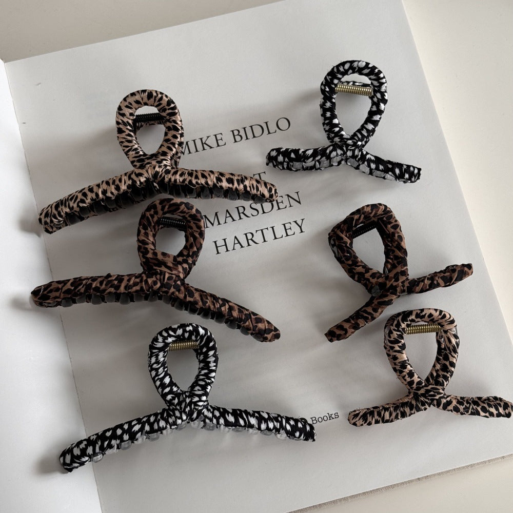 布面豹紋纏繞鯊魚夾－細節特寫2｜https://igowo.tw/