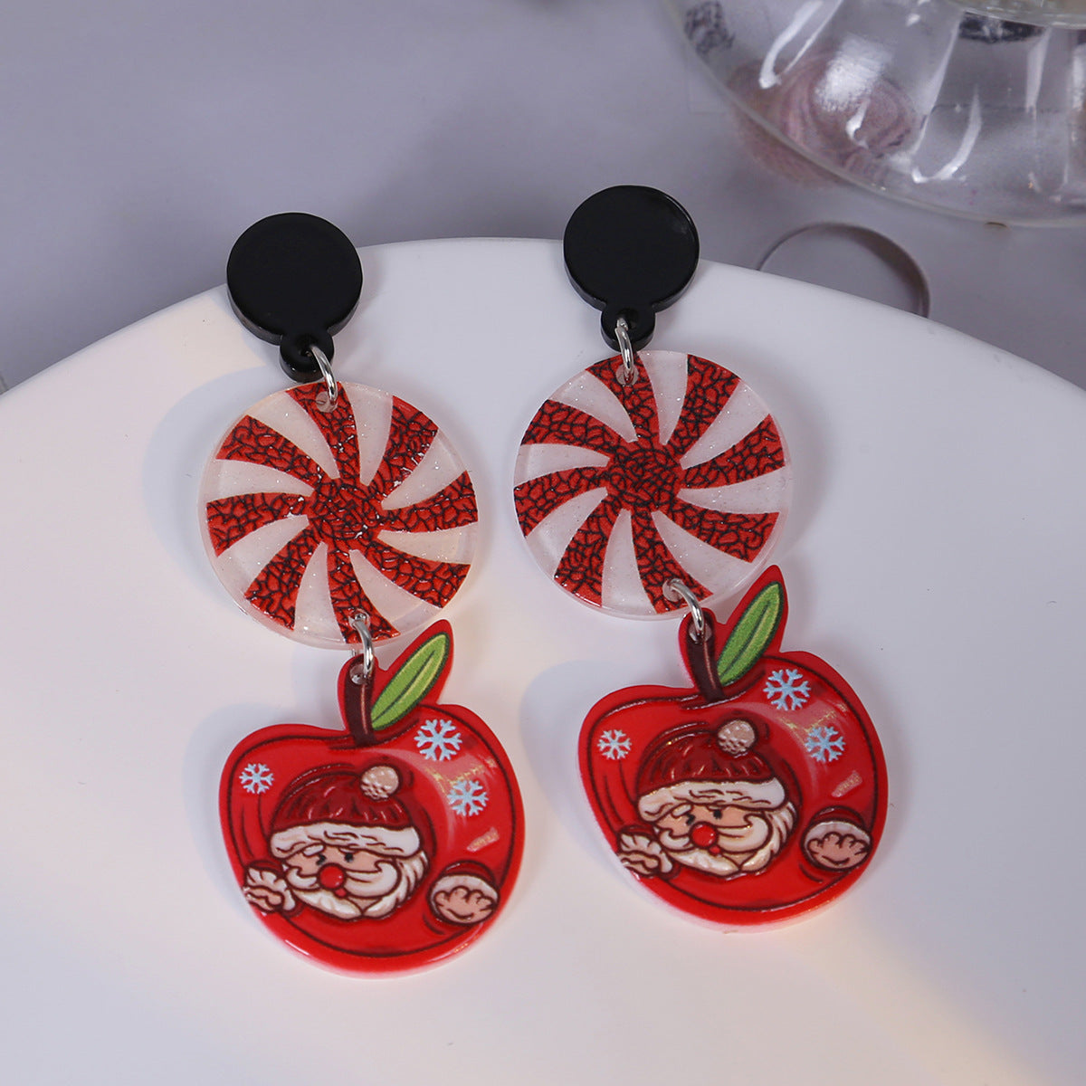 撞色壓克力樹葉耳環－3/紅色款細節｜https://igowo.tw/