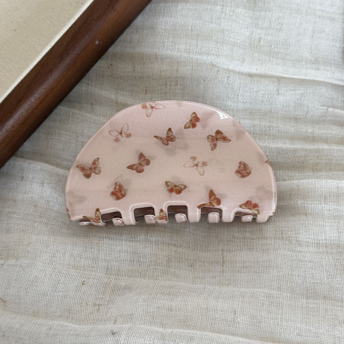 醋酸板材蝴蝶鯊魚夾－細節特寫4｜https://igowo.tw/