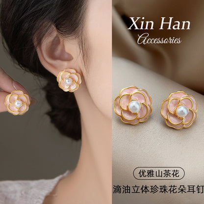 粉色琺瑯花朵立體耳釘－商品主圖｜https://igowo.tw/