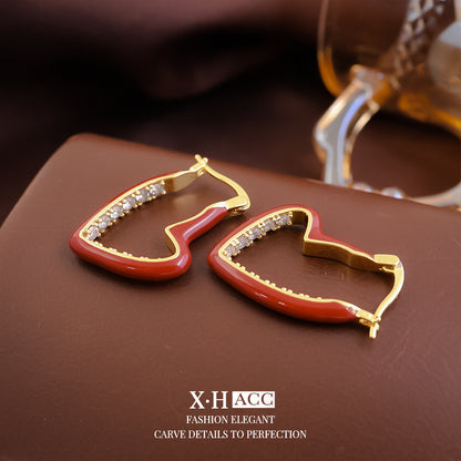 復古紅愛心鑲鑽耳扣－商品主圖｜https://igowo.tw/