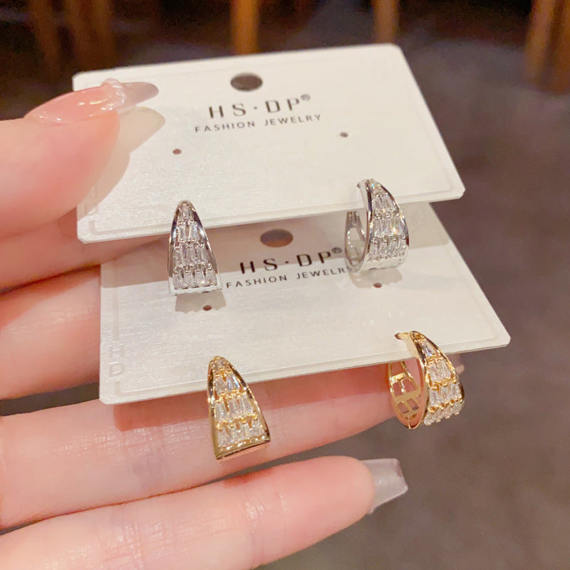 鋯石水滴耳扣－商品主圖｜https://igowo.tw/