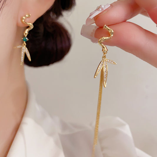 金屬樹葉流蘇耳墜－商品主圖｜https://igowo.tw/