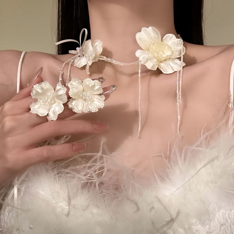 水晶花朵項鍊耳環組－商品主圖｜https://igowo.tw/