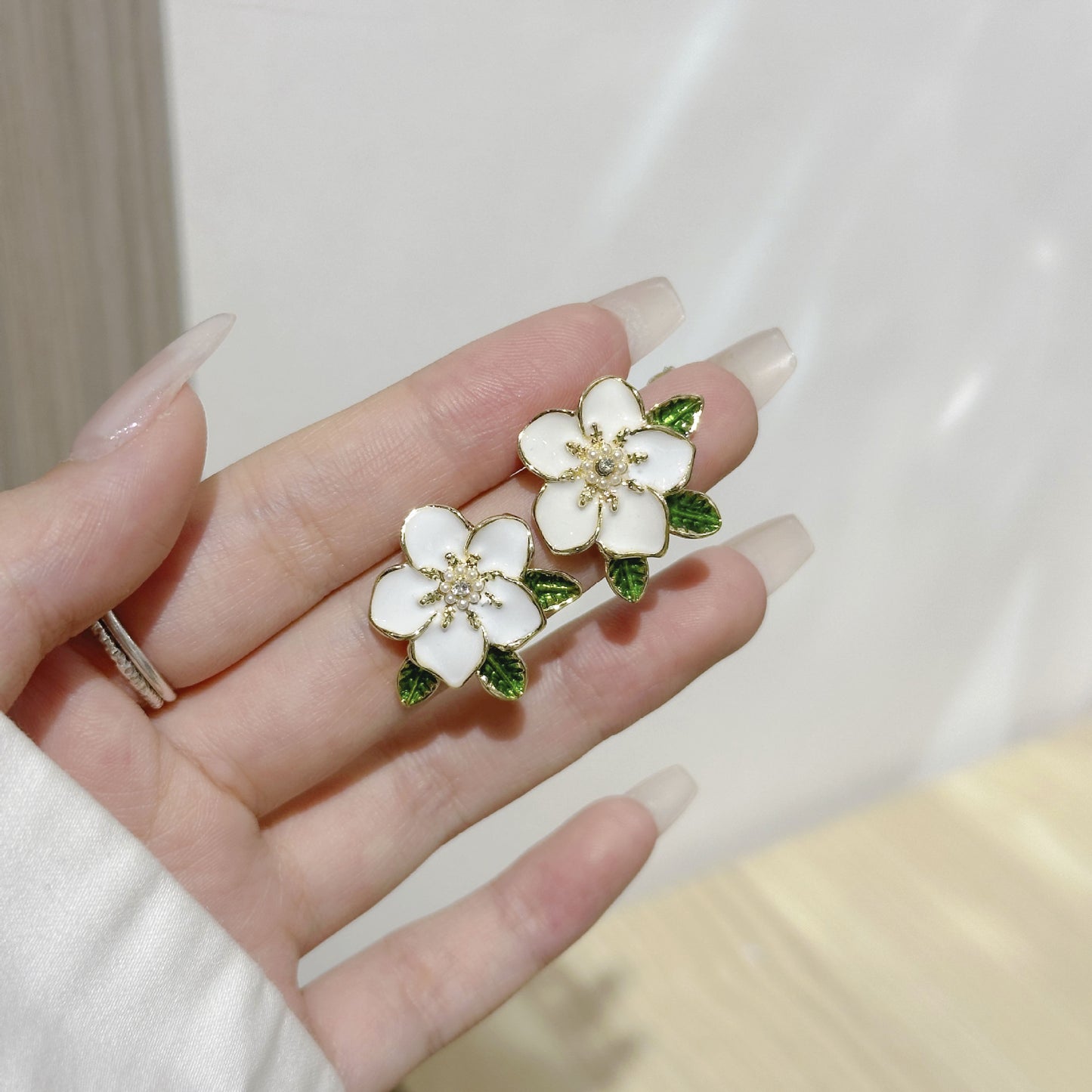 蝴蝶結花朵耳環－細節特寫2｜https://igowo.tw/
