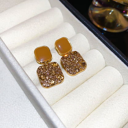 珍珠銀針花朵鑲鑽耳環－細節特寫119｜https://igowo.tw/