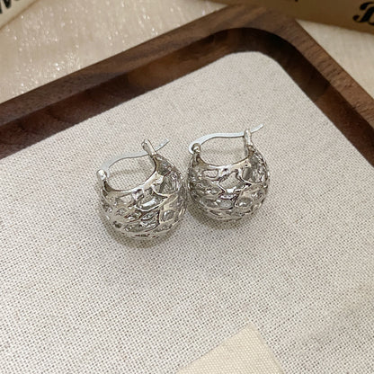 珍珠銀針花朵鑲鑽耳環－細節特寫9｜https://igowo.tw/