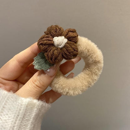 絨面花朵髮圈－米色花朵款細節1｜https://igowo.tw/