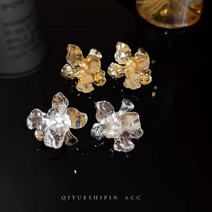 金色金屬花朵誇張耳釘－銀款實拍｜https://igowo.tw/