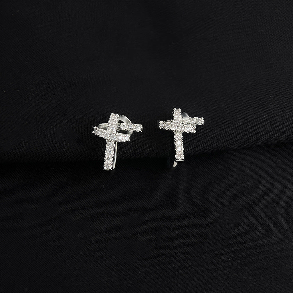 金色鋯石蝴蝶微鑲耳夾－細節特寫9｜https://igowo.tw/