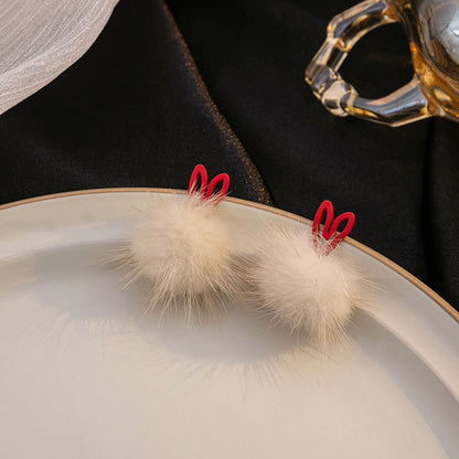 絨面毛球愛心耳環