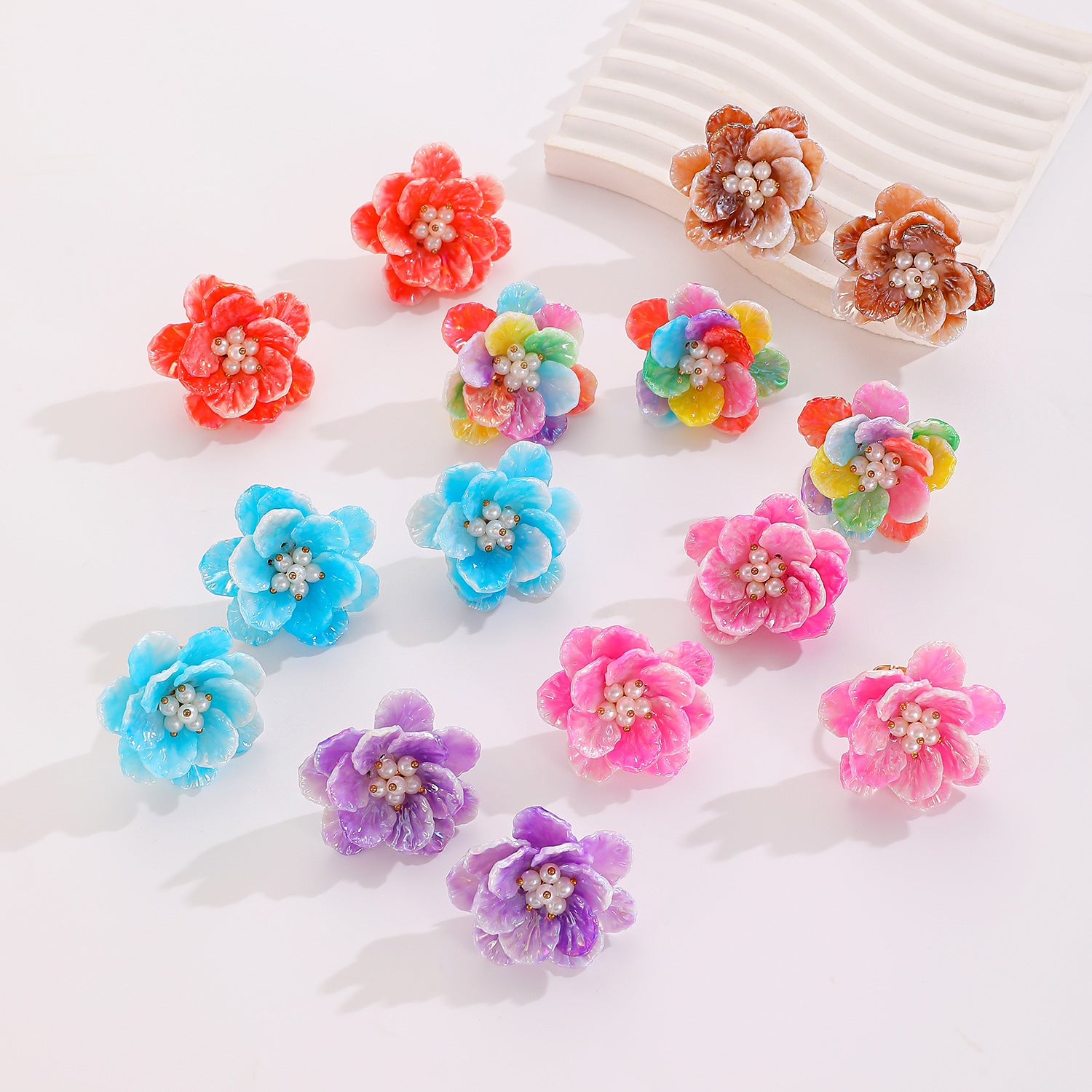 繽紛花朵耳釘－細節特寫1｜https://igowo.tw/
