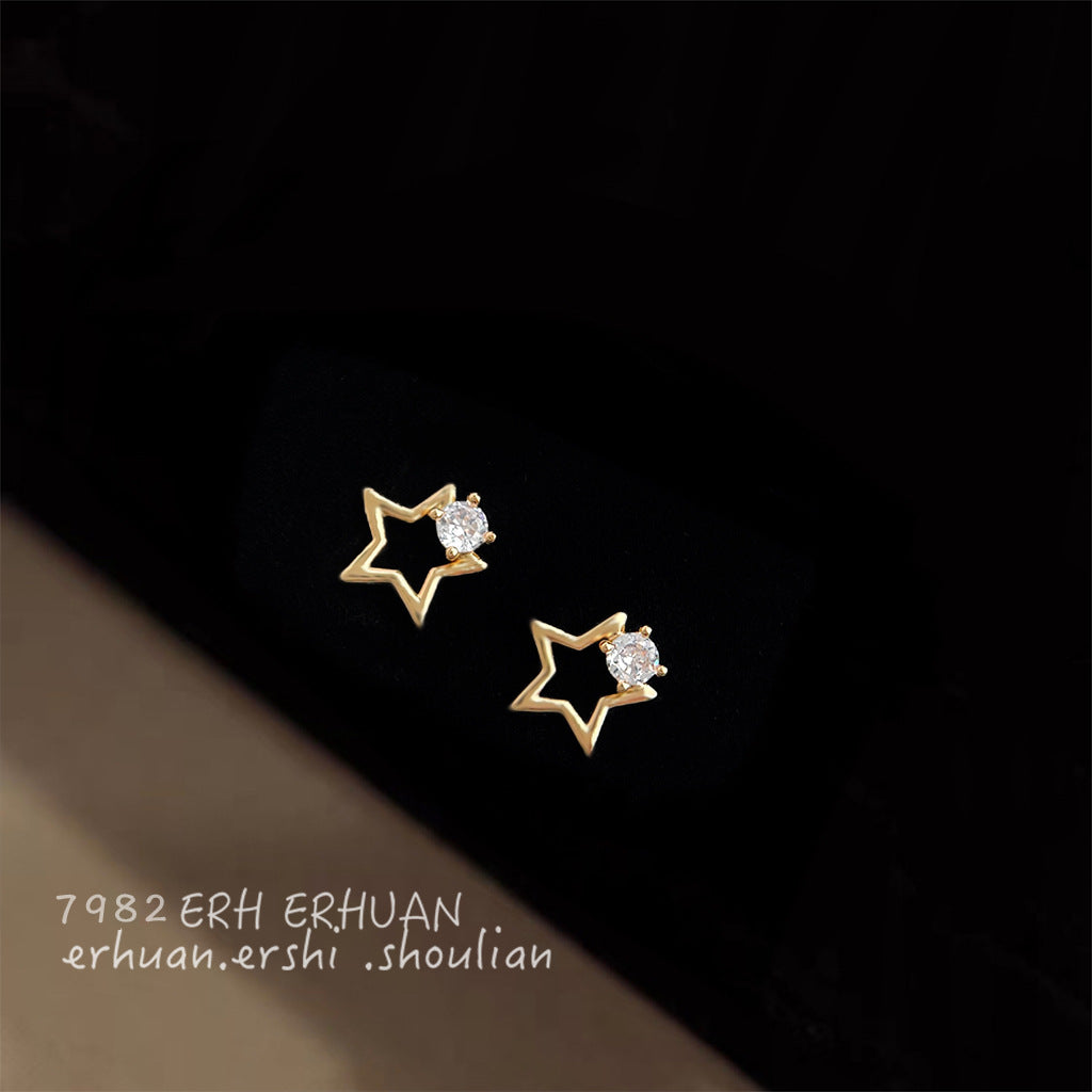 鋯石銀針星星鏤空耳釘－商品主圖｜https://igowo.tw/