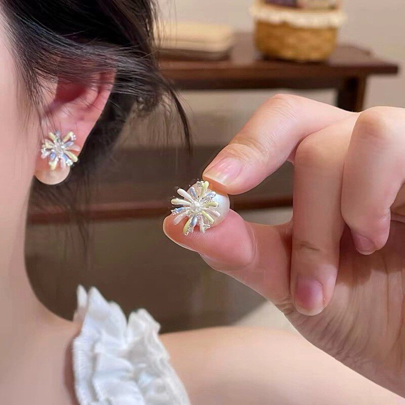 琺瑯珍珠花朵簡約耳釘－商品主圖｜https://igowo.tw/
