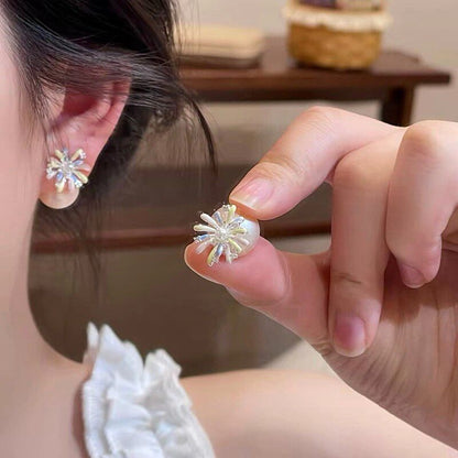 琺瑯珍珠花朵簡約耳釘－商品主圖｜https://igowo.tw/