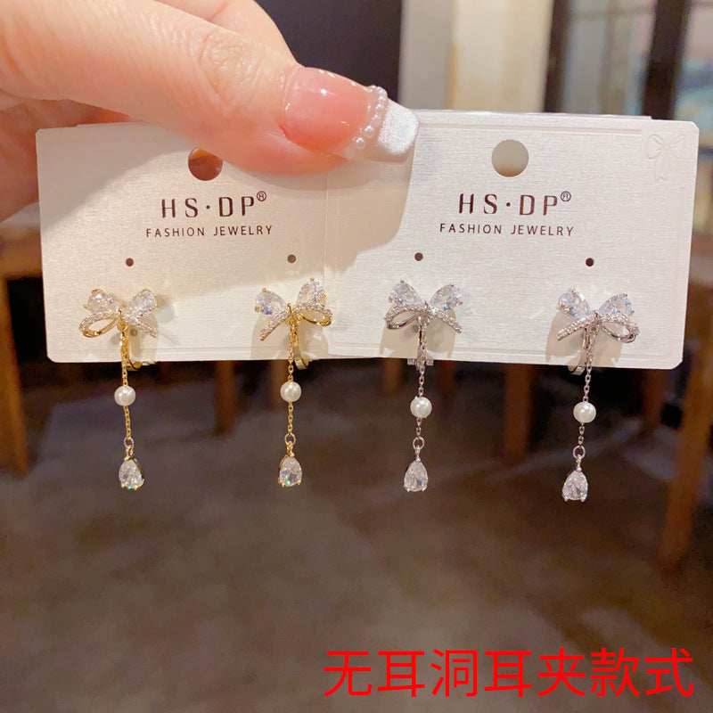 鋯石蝴蝶結簡約耳夾－商品主圖｜https://igowo.tw/