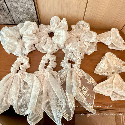 蕾絲大腸圈花朵髮圈－商品主圖｜https://igowo.tw/