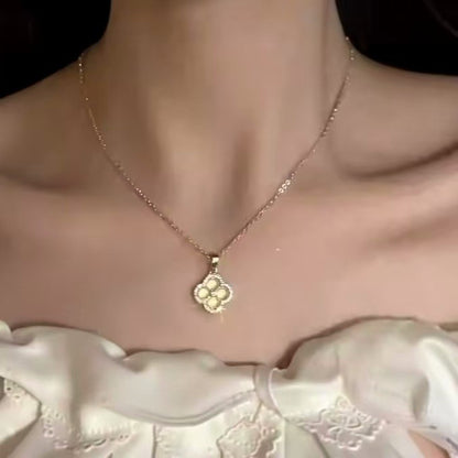 金色鋯石花朵電鍍項鍊－商品主圖｜https://igowo.tw/