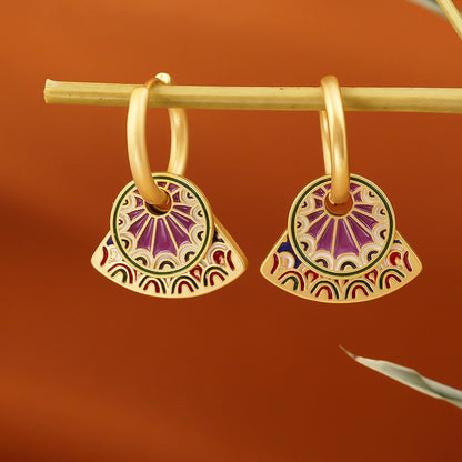 金色琺瑯鏤空復古耳扣－細節特寫9｜https://igowo.tw/