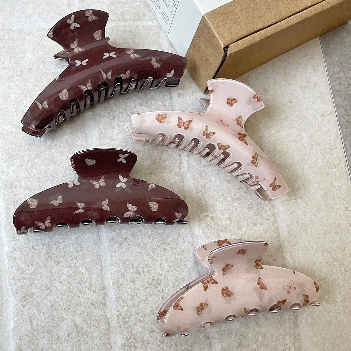 棕色蝴蝶鯊魚夾－奶茶色扇形款細節｜https://igowo.tw/