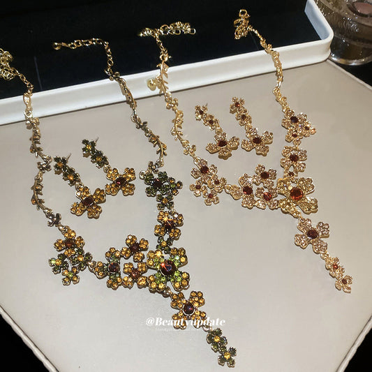 花朵鑲鑽項鍊耳環組－商品主圖｜https://igowo.tw/