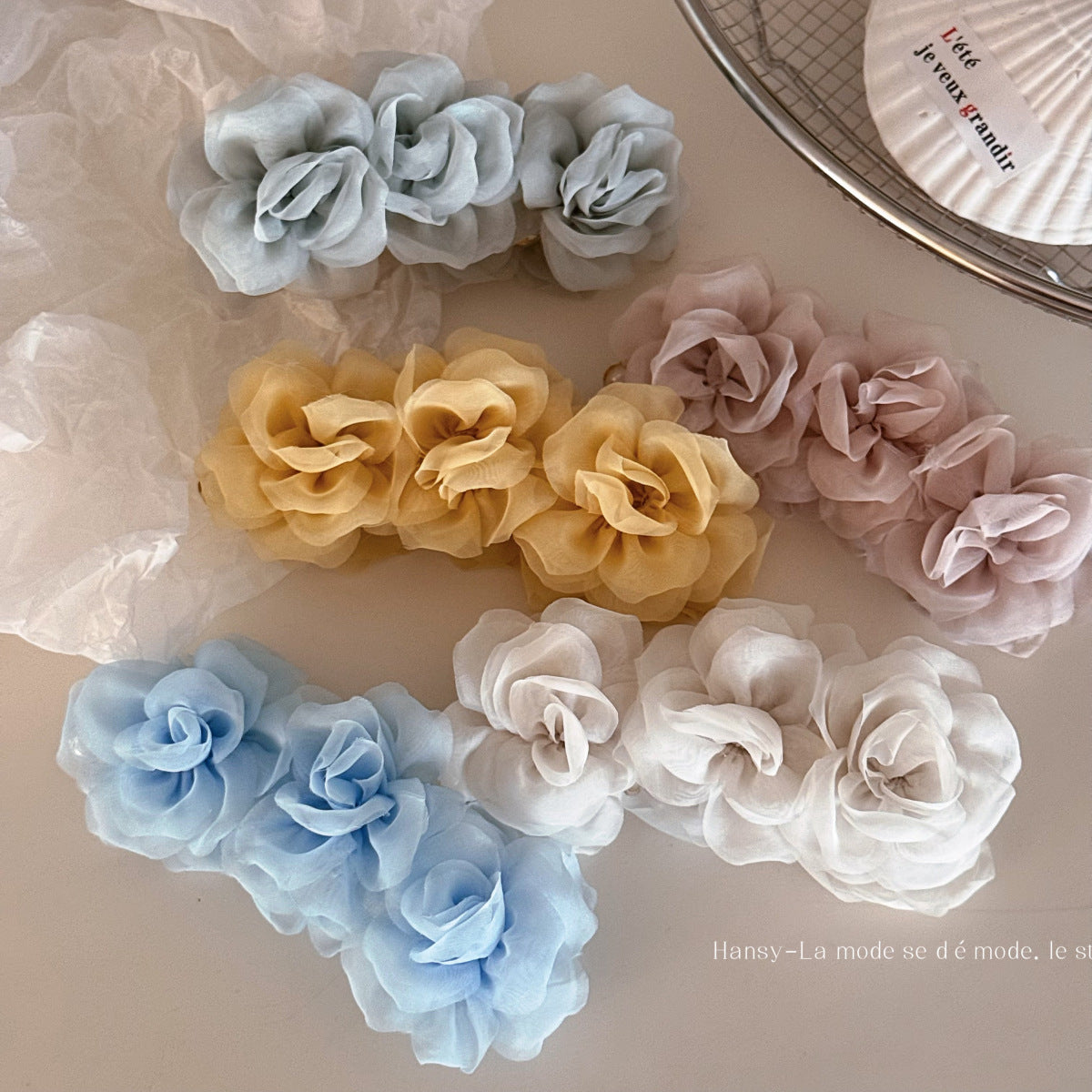 布面花朵髮夾－商品主圖｜https://igowo.tw/