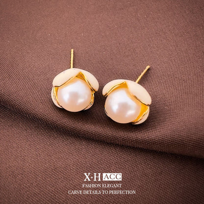 琺瑯珍珠花朵小巧耳釘－商品主圖｜https://igowo.tw/