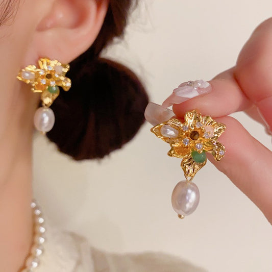 珍珠金屬花朵耳墜－商品主圖｜https://igowo.tw/