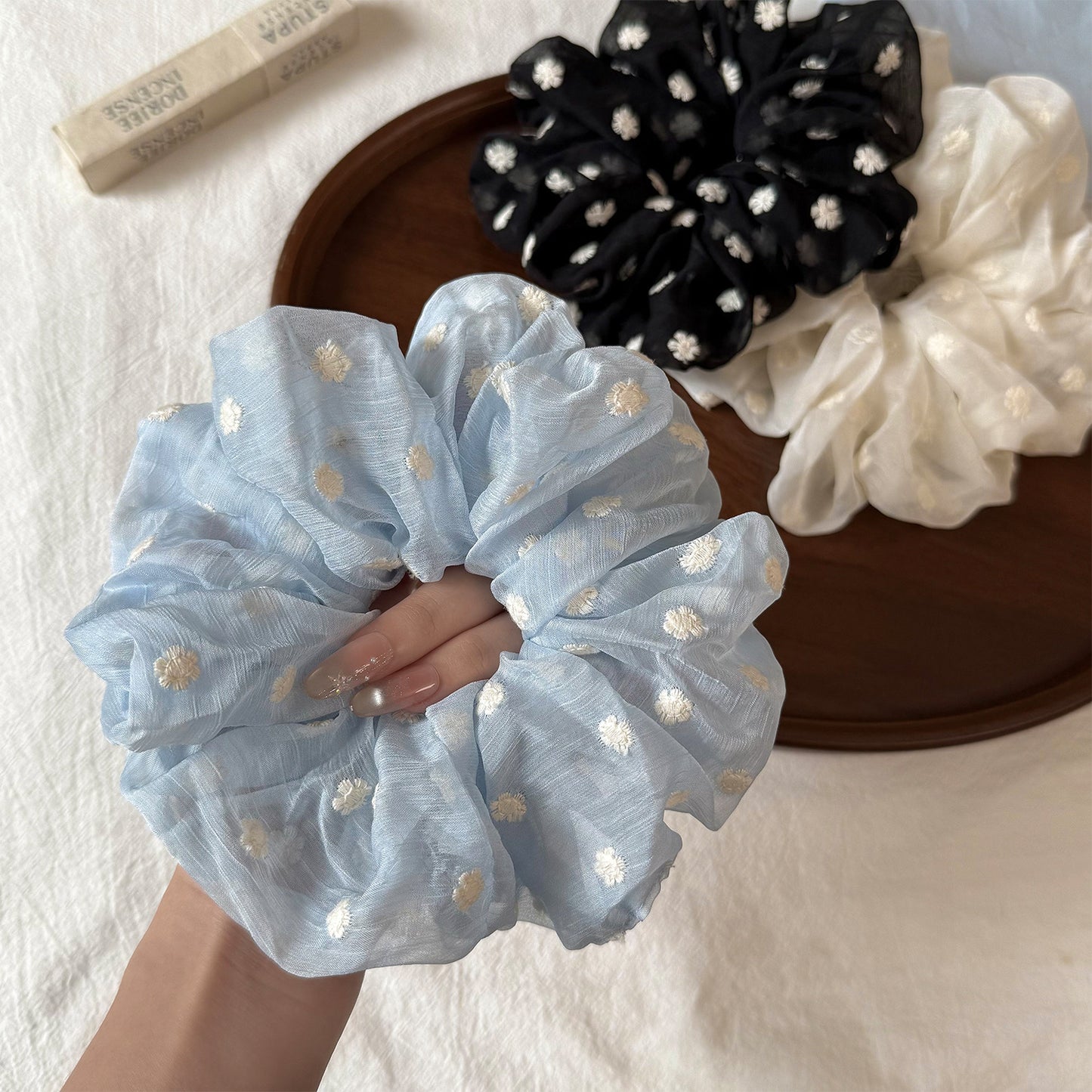 網紗大腸圈刺繡髮圈－藍色繡花髮圈款細節｜https://igowo.tw/