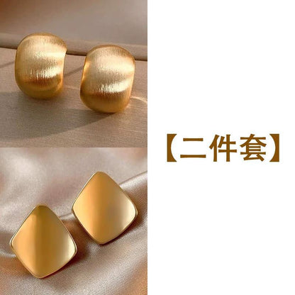 金屬復古耳釘－細節特寫4｜https://igowo.tw/
