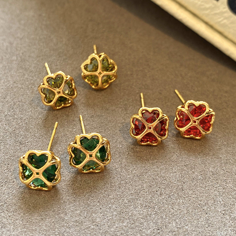 彩色鋯石花朵鏤空耳釘－細節特寫1｜https://igowo.tw/