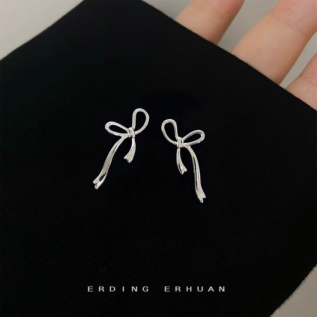 蝴蝶結簡約耳釘－商品主圖｜https://igowo.tw/