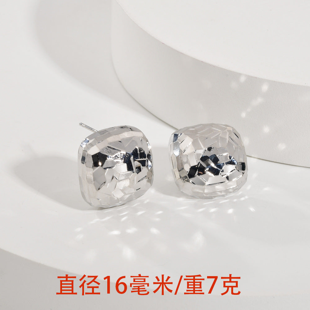金色鋯石水滴簡約耳釘－細節特寫8｜https://igowo.tw/