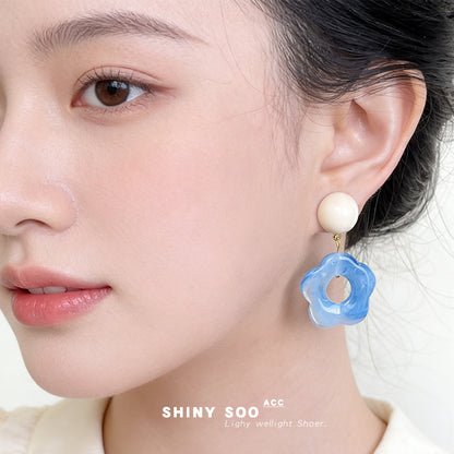 金色樹脂耳環－第二視角實拍｜https://igowo.tw/