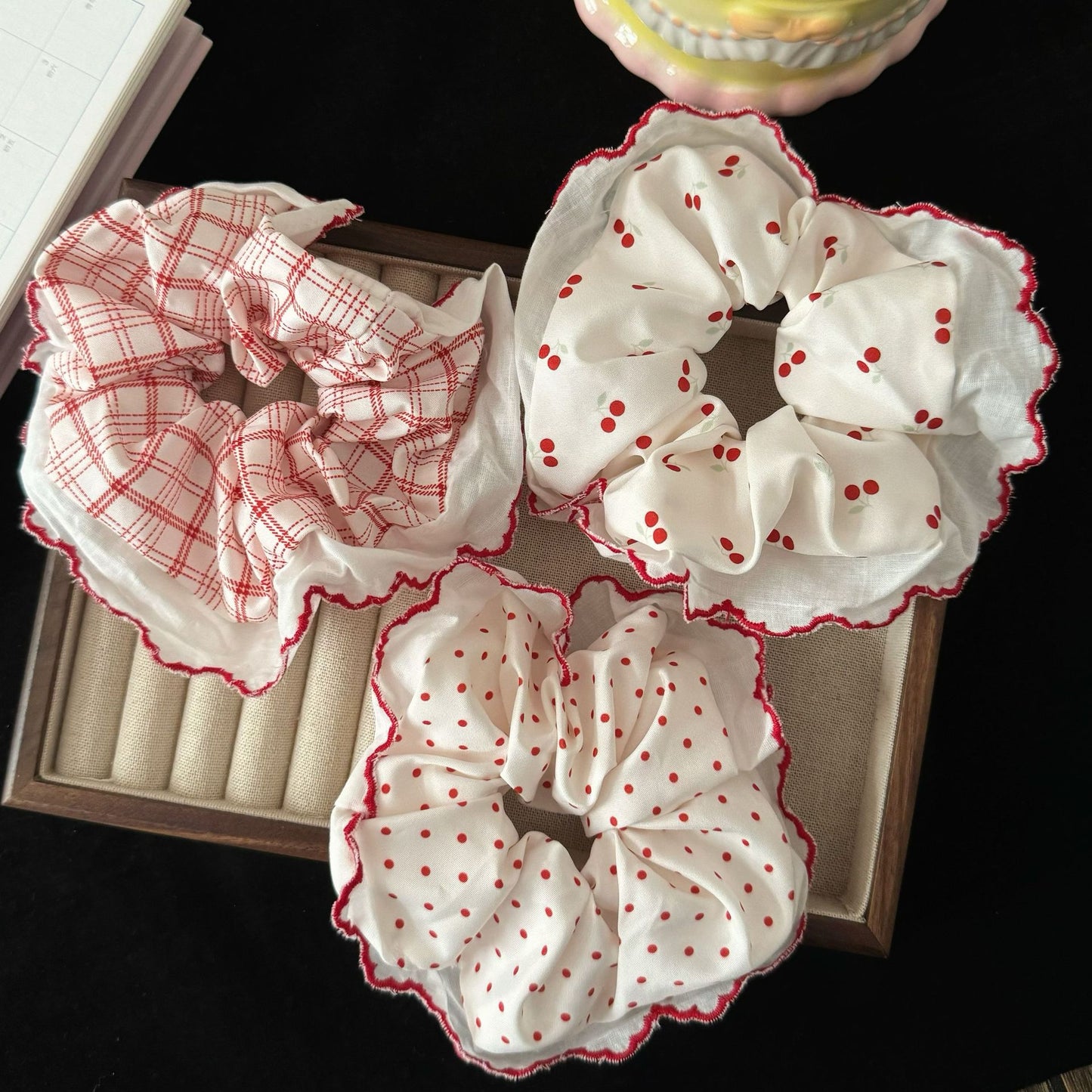 紅色大腸圈髮圈－商品主圖｜https://igowo.tw/