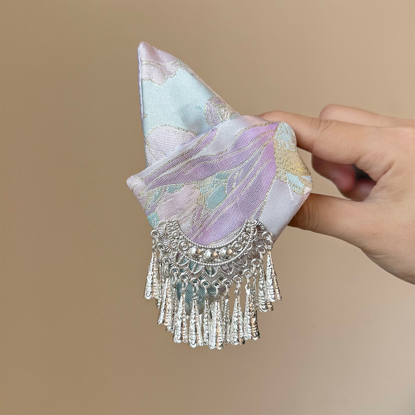 紫色三角形刺繡鯊魚夾－商品主圖｜https://igowo.tw/