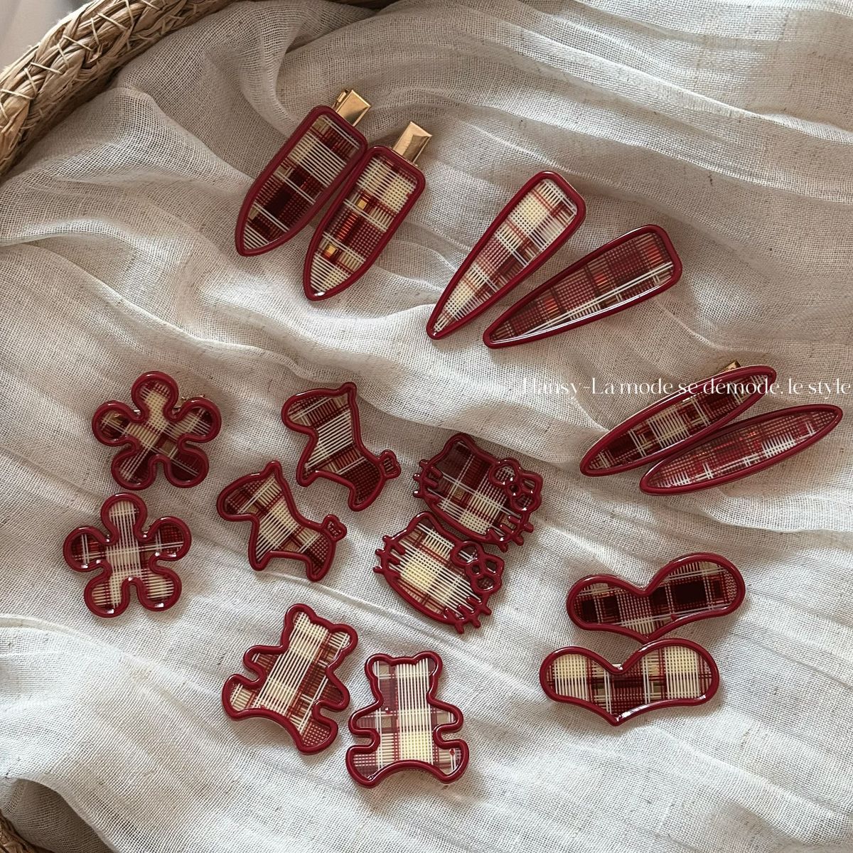 紅色格紋簡約髮夾－商品主圖｜https://igowo.tw/